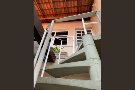 Casa à venda com 158m², 3 quartos e 2 vagas Casa à venda com 158m², 3 quartos e 2 vagasEscadas Escritório