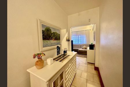 Casa à venda com 158m², 3 quartos e 2 vagas Casa à venda com 158m², 3 quartos e 2 vagasCorredor