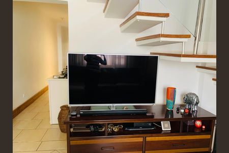Casa à venda com 158m², 3 quartos e 2 vagas Casa à venda com 158m², 3 quartos e 2 vagasSala