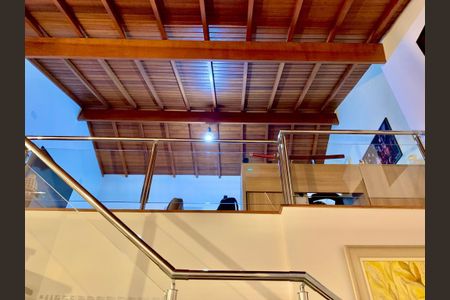 Casa à venda com 158m², 3 quartos e 2 vagas Casa à venda com 158m², 3 quartos e 2 vagasEscadas Studio