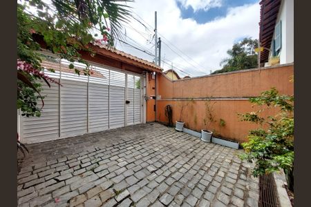 Casa à venda com 180m², 4 quartos e 2 vagas Casa à venda com 180m², 4 quartos e 2 vagasGaragem