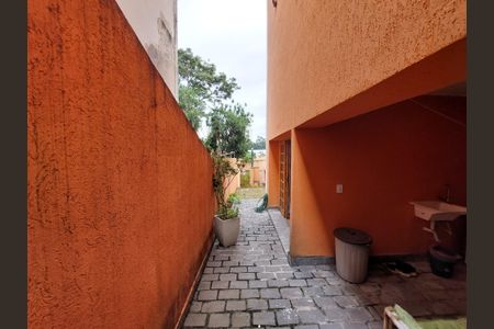 Casa à venda com 180m², 4 quartos e 2 vagas Casa à venda com 180m², 4 quartos e 2 vagasCorredor