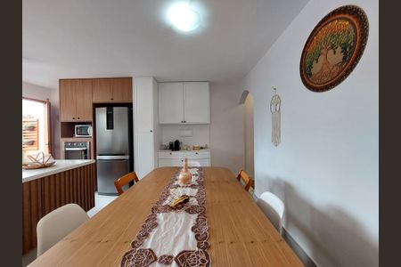 Casa à venda com 180m², 4 quartos e 2 vagas Casa à venda com 180m², 4 quartos e 2 vagasSala de Jantar