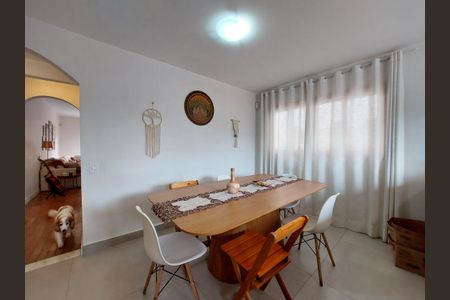 Casa à venda com 180m², 4 quartos e 2 vagas Casa à venda com 180m², 4 quartos e 2 vagasSala de Jantar