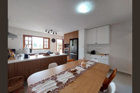 Casa à venda com 180m², 4 quartos e 2 vagas Casa à venda com 180m², 4 quartos e 2 vagasSala de Jantar