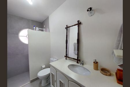 Casa à venda com 180m², 4 quartos e 2 vagas Casa à venda com 180m², 4 quartos e 2 vagasBanheiro Social