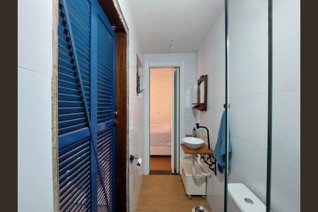 Casa à venda com 180m², 4 quartos e 2 vagas Casa à venda com 180m², 4 quartos e 2 vagasBanheiro da Edícula