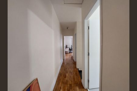 Casa à venda com 180m², 4 quartos e 2 vagas Casa à venda com 180m², 4 quartos e 2 vagasCorredor