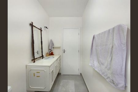 Casa à venda com 180m², 4 quartos e 2 vagas Casa à venda com 180m², 4 quartos e 2 vagasBanheiro Social
