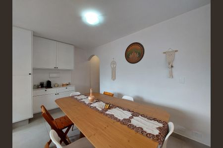Casa à venda com 180m², 4 quartos e 2 vagas Casa à venda com 180m², 4 quartos e 2 vagasSala de Jantar