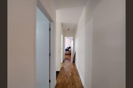 Casa à venda com 180m², 4 quartos e 2 vagas Casa à venda com 180m², 4 quartos e 2 vagasCorredor