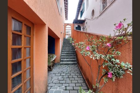 Casa à venda com 180m², 4 quartos e 2 vagas Casa à venda com 180m², 4 quartos e 2 vagasCorredor