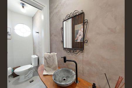 Casa à venda com 180m², 4 quartos e 2 vagas Casa à venda com 180m², 4 quartos e 2 vagasLavabo