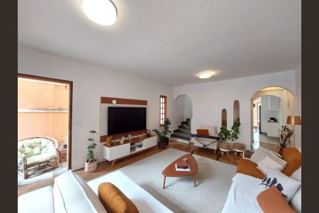 Casa à venda com 180m², 4 quartos e 2 vagas Casa à venda com 180m², 4 quartos e 2 vagasSala