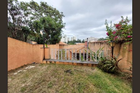 Casa à venda com 180m², 4 quartos e 2 vagas Casa à venda com 180m², 4 quartos e 2 vagasQuintal
