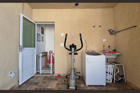 Apartamento à venda com 108m², 2 quartos e 2 vagas Apartamento à venda com 108m², 2 quartos e 2 vagasLavanderia