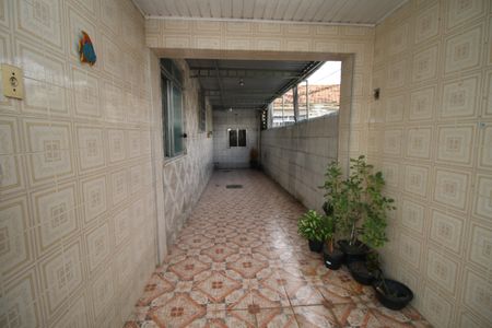Casa à venda com 100m², 3 quartos e 3 vagasCorredor