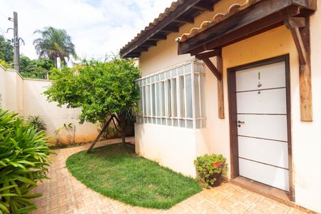 Casa à venda com 206m², 3 quartos e 3 vagas Casa à venda com 206m², 3 quartos e 3 vagasJardim