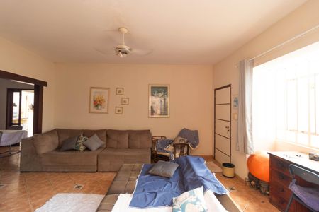 Casa à venda com 206m², 3 quartos e 3 vagas Casa à venda com 206m², 3 quartos e 3 vagasSalas