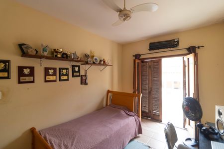 Casa à venda com 206m², 3 quartos e 3 vagas Casa à venda com 206m², 3 quartos e 3 vagasQuarto 02