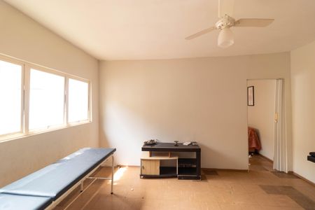 Casa à venda com 206m², 3 quartos e 3 vagas Casa à venda com 206m², 3 quartos e 3 vagasSala 01 da edícula