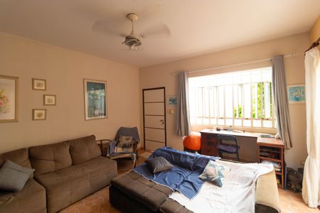 Casa à venda com 206m², 3 quartos e 3 vagas Casa à venda com 206m², 3 quartos e 3 vagasSalas