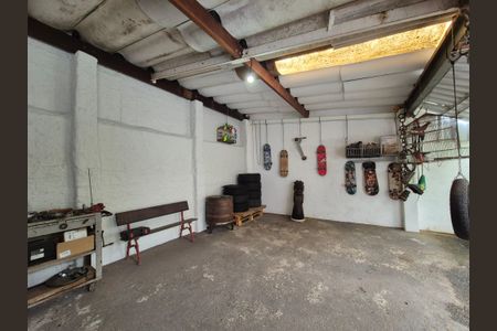 Casa à venda com 130m², 2 quartos e 7 vagas Casa à venda com 130m², 2 quartos e 7 vagasQuintal