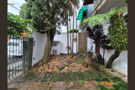 Casa à venda com 130m², 2 quartos e 7 vagas Casa à venda com 130m², 2 quartos e 7 vagasQuintal