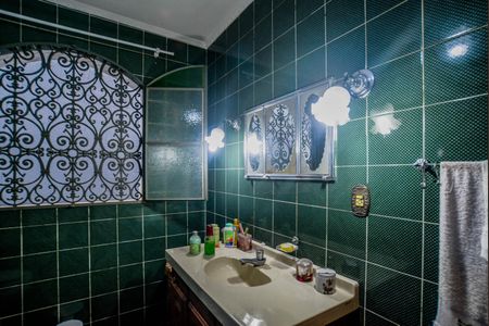 Casa à venda com 130m², 2 quartos e 7 vagas Casa à venda com 130m², 2 quartos e 7 vagasBanheiro Corredor