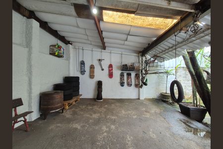 Casa à venda com 130m², 2 quartos e 7 vagas Casa à venda com 130m², 2 quartos e 7 vagasQuintal