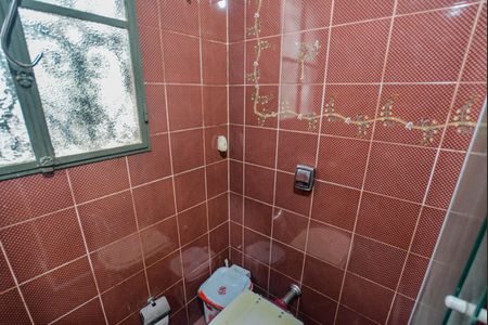 Casa à venda com 130m², 2 quartos e 7 vagas Casa à venda com 130m², 2 quartos e 7 vagasBanheiro de Serviço