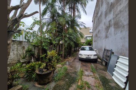 Casa à venda com 130m², 2 quartos e 7 vagas Casa à venda com 130m², 2 quartos e 7 vagasGaragem