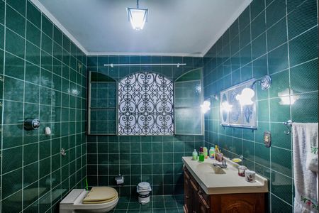 Casa à venda com 130m², 2 quartos e 7 vagas Casa à venda com 130m², 2 quartos e 7 vagasBanheiro Corredor