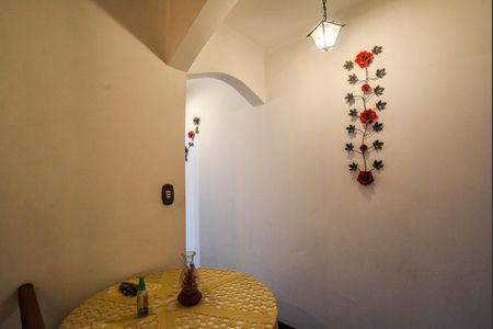 Casa à venda com 130m², 2 quartos e 7 vagas Casa à venda com 130m², 2 quartos e 7 vagasEscada