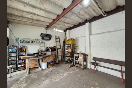 Casa à venda com 130m², 2 quartos e 7 vagas Casa à venda com 130m², 2 quartos e 7 vagasQuintal