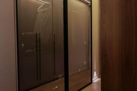Apartamento para alugar com 134m², 2 quartos e 2 vagas Apartamento para alugar com 134m², 2 quartos e 2 vagasCloset da suite principal