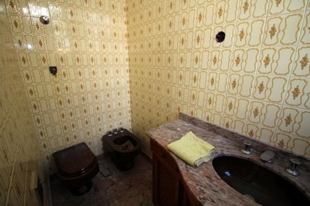 Casa à venda com 300m², 5 quartos e 6 vagasBanheiro da Suíte