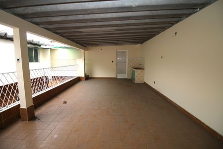 Casa à venda com 300m², 5 quartos e 6 vagasTerraço