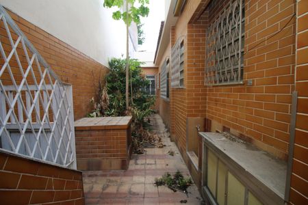Casa à venda com 300m², 5 quartos e 6 vagasQuintal lateral