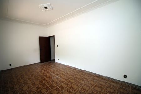 Casa à venda com 300m², 5 quartos e 6 vagasSala