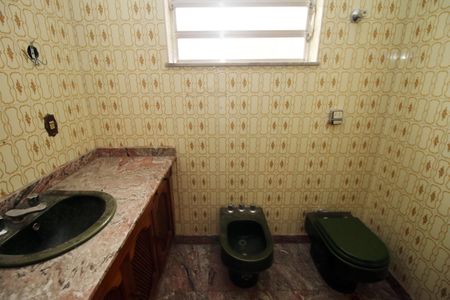 Casa à venda com 300m², 5 quartos e 6 vagasBanheiro Social