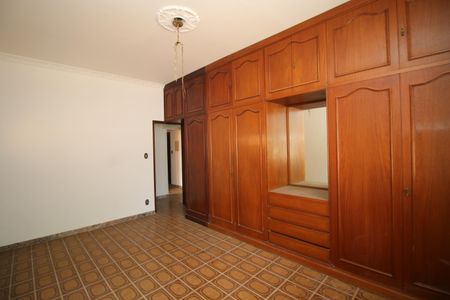 Casa à venda com 300m², 5 quartos e 6 vagasQuarto 1