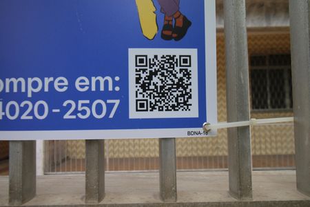 Casa à venda com 300m², 5 quartos e 6 vagasPlaca - QR code