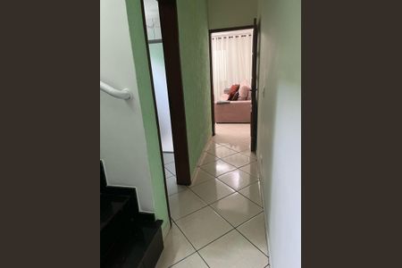 Casa à venda com 196m², 4 quartos e 2 vagas Casa à venda com 196m², 4 quartos e 2 vagasCorredor