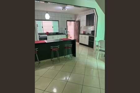 Casa à venda com 196m², 4 quartos e 2 vagas Casa à venda com 196m², 4 quartos e 2 vagasCozinha