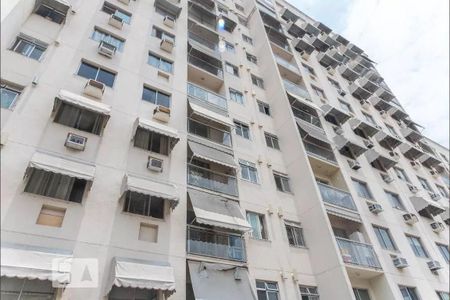 Apartamento à venda com 64m², 3 quartos e 1 vaga Apartamento à venda com 64m², 3 quartos e 1 vagaFachada