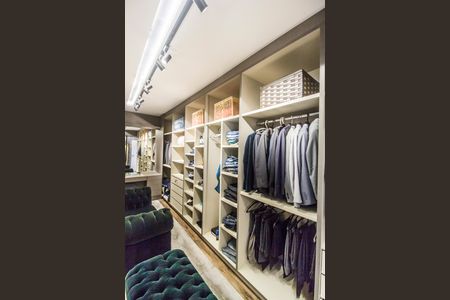 Apartamento à venda com 344m², 3 quartos e 4 vagasCloset da suíte 1