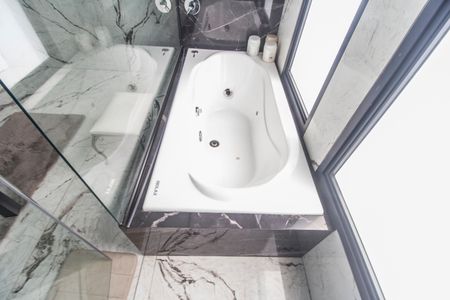 Apartamento à venda com 344m², 3 quartos e 4 vagasDetalhe do Banheiro da Suite