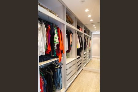Apartamento para alugar com 169m², 3 quartos e 2 vagas Apartamento para alugar com 169m², 3 quartos e 2 vagasCloset do quarto