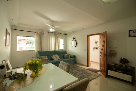 Casa à venda com 147m², 3 quartos e 4 vagas Casa à venda com 147m², 3 quartos e 4 vagasSala
